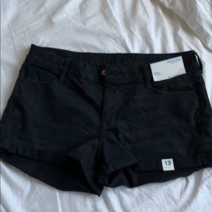 arizona shortie 2.5” inseam shorts. SIZE 13